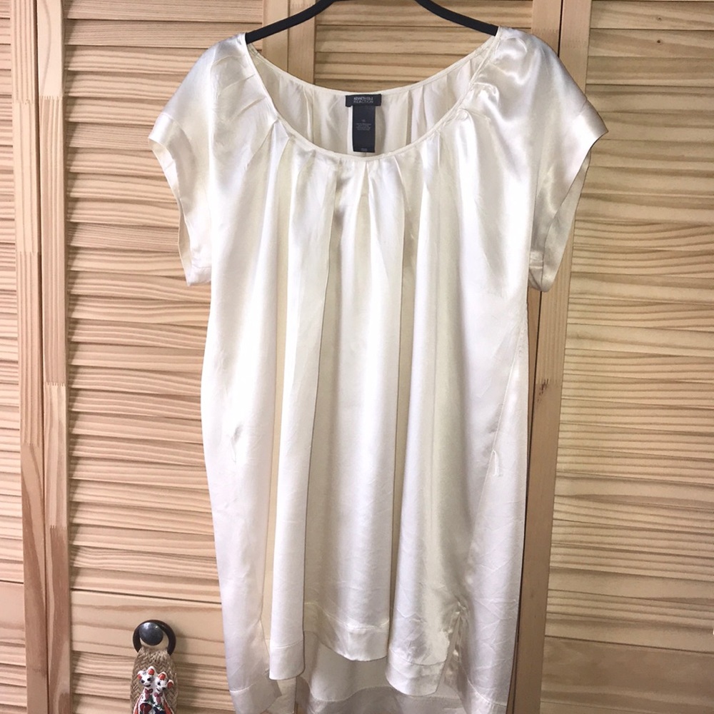 Off white Very chic KennethCole Reaction